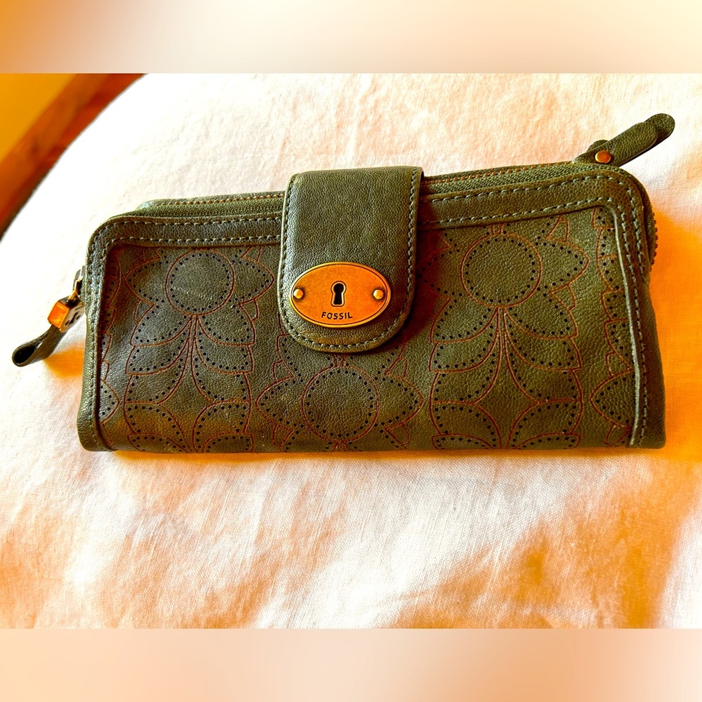 Fossil bifold wallet.